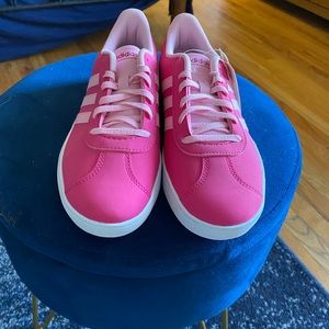 NWT adidas court tennis shoes